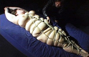 豚女を緊縛飼育!巨尻に巨大乳輪の超乳をズポズポ突きまくる!!